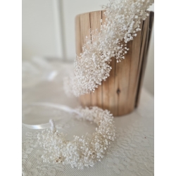 Korsarz bransoletka komunijna z białej drobnej stabilizowanej gipsówki z kryształkami